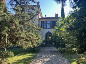 Prestigious Single Villa with Park and Pool